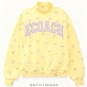 Sudadera de cuello alto en amarillo pálido con letras color lavanda y pequeños motivos dispersos, corte holgado, manga larga, ropa de marca privada. - Product Image 2