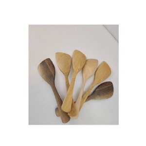 Cuillère en bois Meridian, outil de cuisine de qualité supérieure, conçue pour une manipulation confortable et une aide pratique à la table. - Product Image 3