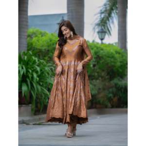 Vestido de fiesta para mujer de diseñador con juego de trabajo bordado de secuencia Dupatta - Product Image 1