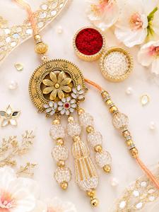Ensemble de Rakhi traditionnel de créateur avec perles, pompons et décorations festives pour les cadeaux de Diwali - Product Image 3