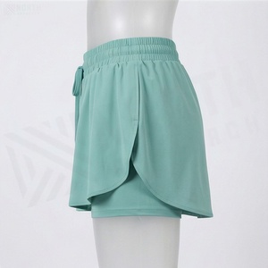 Shorts plissés pour femmes à taille élastique et cordon de serrage, couleur unie, style décontracté d'été, en Spandex et Polyester, confortables à porter - Product Image 3