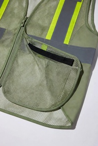 Gilet de sécurité réfléchissant marron avec panneaux en maille et plusieurs poches pour les travaux de construction et de circulation - Product Image 3