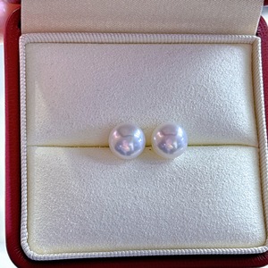 Boucles d'oreilles en argent pur S925 avec perle ronde naturelle de 8-9 mm, parfaitement arrondie, pour un regard éblouissant - Product Image 1