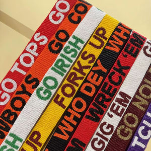 Correa de Bolso con Cuentas de Vidrio y Letras Bordadas a Mano, Diseño de Lujo Moderno, Artesanía MS, Color y Forma Personalizables - Product Image 1