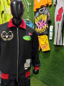 เสื้อแจ็คเก็ต Letterman Varsity แบบสั่งทำพิเศษ ปักลายแบบเสื้อแจ็คเก็ตวิทยาลัย พร้อมซับในที่ใส่สบาย ปิดด้านหน้าด้วยกระดุมแป๊ก และดีไซน์ลายริบแบบคลาสสิก - Product Image 3