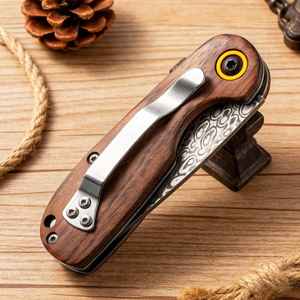 Cuchillo Plegable de Caza Hecho a Mano de Alta Calidad y Durabilidad, Personalizado, de Acero de Damasco, con Mango de Madera Personalizado - Product Image 5
