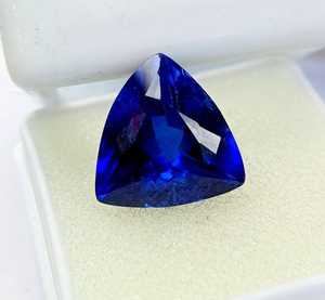 พลอยแทนซาไนต์สีน้ำเงินทรงทริลเลียน รูปทรงสามเหลี่ยม  ธรรมชาติ  ไม่ได้ประดับติดตั้ง  รับรองโดยบุคคลที่สาม  หายาก สำหรับทำเครื่องประดับ - Product Image 4
