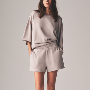 Ensemble court pour femme en tissu 100% coton de qualité supérieure OEM/ODM, avec logo imprimé personnalisé, coupe oversize et droite, style streetwear, longueur genou, couleur unie - Product Image 2