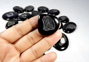 Ágata Druzy Negra Natural Pulida, Formas Mixtas, Tamaño Personalizado, Diámetro del Orificio, Cabujón de Piedra Preciosa para Joyería, GEMAS ORGÁNICAS - Product Image 3