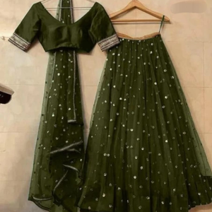 ชุดเลเฮนกาโชลีผ้าฝ้ายสีเขียวแบบดั้งเดิมคุณภาพพรีเมียมสำหรับงานหมั้นและงานแต่งงาน - Product Image 2