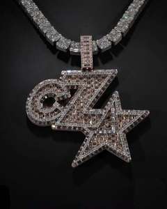 Pendentif Breloque Initiale Grand Étoile Sertie de Pierres, Monture Canal Entièrement Sertie de Baguettes, Collier Bling Thème Rappeur pour Hommes - Product Image 3