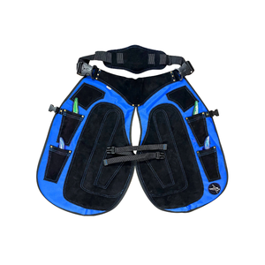 Tablier professionnel en cuir pour ferrage et toilettage équin, ajustement sécurisé, style à jambes fendues, léger, avec support dorsal en toile et aimants latéraux - Product Image 3