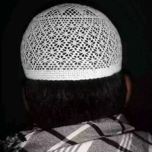 Nuevo Gorro Kufi Musulmán de Calidad para Hombre, Gorro de Oración Islámico, Color Sólido, Malla de Crochet, Hecho en Bangladesh - Product Image 1