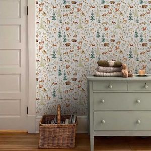 Papier peint autocollant décoratif pour murs, motif d'animaux mignons (hiboux, cerfs, lapins) sur des arbres dans une forêt féerique blanche - Product Image 5