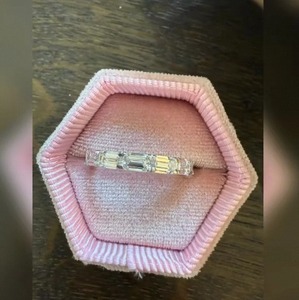 Bague en diamant de laboratoire taille émeraude de luxe en or 9K, 14K et 18K pour femme, idéale pour les fiançailles, les mariages et les cadeaux d'anniversaire - Product Image 1