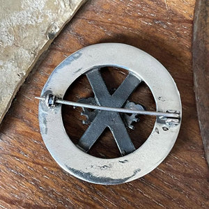 Fabuloso Broche Escocés Celta de Plata de Ley y Malaquita con Diseño de Corona y Escote a Cuadros, Venta al por Mayor Directa de Fábrica - Product Image 5