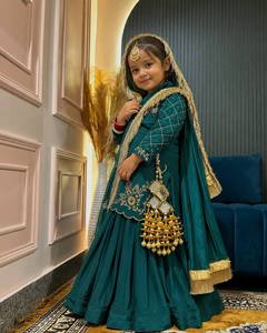Salwar Kameez brodé vert pour enfants, tenue indienne pakistanaise, dupatta à franges, robe de fête de mariage - Product Image 2