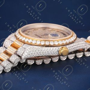 Reloj mecánico artesanal de acero inoxidable con lectura analógica, movimiento automático, diamantes moissanita de corte redondo, claridad VS VVS EF - Product Image 2