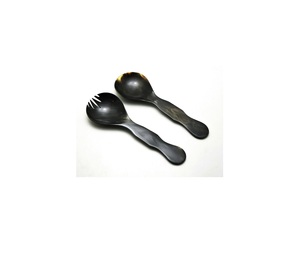Ensemble de 2 cuillères à salade en corne, style tendance, fabriquées à la main à partir de corne de buffle naturelle, à prix abordable. - Product Image 1