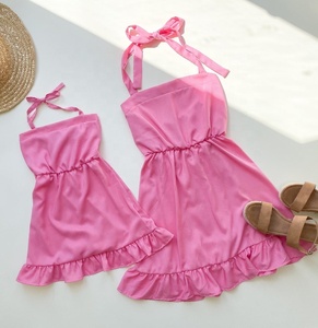 ชุดชายหาดสุดเซ็กซี่สีชมพูสำหรับแม่และลูกสาว,ชุดมินิคอลคล้องคอจับคู่ความสบายผลิตจากผ้าเรยอนเนื้อนิ่ม - Product Image 2