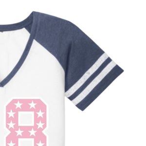 T-shirt graphique à col en V pour femme, en coton doux, à manches courtes, décontracté, pour les jours de match, vêtements de mode, tenue de tous les jours - Product Image 4