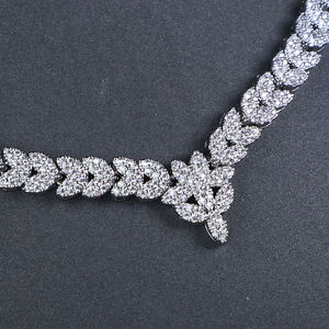 Collier Statement AMBER JEWELS de Luxe en Argent 925 Plaqué Argent avec Motif Fleur en Moissanite, Chaîne à Maillons, Unisexe, pour Usage Quotidien - Product Image 1
