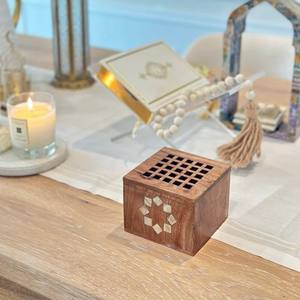 Caja de madera para quemador de incienso bakhoor con diseño de ventilación tallado, soporte tradicional de incienso para mesa, decoración para el hogar y la oración. - Product Image 1