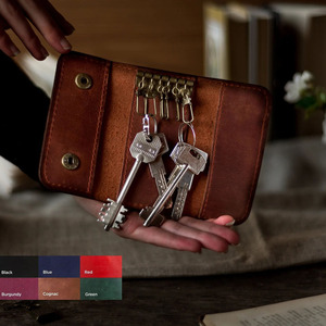Étui à accessoires en cuir fait main avec organisateur de clés intégré et fermeture éclair sécurisée, porte-clés pour homme, portefeuille en cuir, porte-clés de voiture - Product Image 5