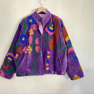 Veste en velours rose brodée à la main, motif floral complexe, style bohème chic et romantique, vêtement d'extérieur pour l'hiver - Product Image 1