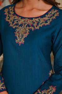 Conjunto de Kurta de Fiesta Maharani para Mujer, en Seda Bordada con Dori Azul Rey - Product Image 2