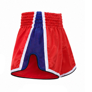 Shorts de boxe Muay Thai pour hommes, rouge et bleu, taille haute, fermeture élastique, satin respirant, logo avant, style sportif - Product Image 3