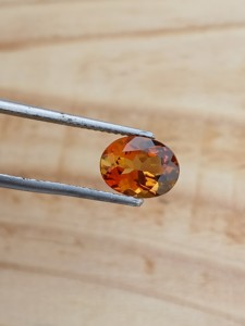 Haram Gems Art Turmalina Natural Color Naranja Marrón Forma Ovalada 9x7 MM Lazo Natural Limpio Facetado 2 Ct Gema que Cambia de Color - Product Image 4