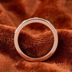 Anillo de Moissanita Redondo con Cinco Piedras, Banda Abierta Dividida, Oro Rosa, Anillo de Boda para Mujer, Joyería Fina, Diseño de Lujo, Premium - Product Image 2