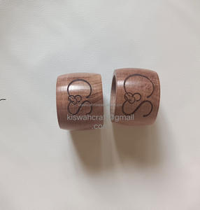 Anneaux de serviette en bois de qualité supérieure Style simple et moderne du concepteur supérieur pour la décoration de table de fête élégante En stock - Product Image 1