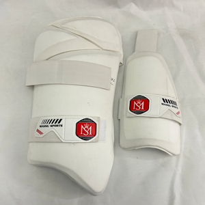 Mannusports Sniper Thai Guard: Protectores Tailandeses Personalizados de Fábrica para Jugadores de Cricket, Precios Competitivos en Equipamiento de Protección - Product Image 1