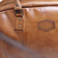 Tas Duffel Kulit Coklat Kecil dengan Ritsleting Poliester, Pegangan Atas, Logo Kustom Heksagonal, Produsen, Tas Travel Kompak untuk Liburan Akhir Pekan