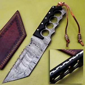 Cuchillo Bowie de Acero de Damasco con Hoja Serrada de Punta Clip y Mango de Asta Natural con Funda de Cuero OEM - Product Image 1