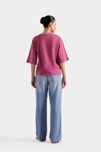 เสื้อยืดลำลองคอกลมแขนสั้นถักสีพื้นขนาดใหญ่สำหรับผู้หญิง - Product Image 3