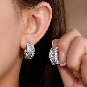 Pendientes de Aro con Diamantes Cultivados en Laboratorio, Corte Baguette, de Lujo, para Mujer, Oro Blanco de 14K, con Diamantes de 4ct en los Laterales, Certificación IGI, GF Jewelry - Product Image 4