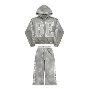 Conjunto Deportivo Personalizado de Glory Manufacturers, Sudadera con Cierre y Pantalones Deportivos Anchos con Pedrería, Estilo Urbano - Product Image 3