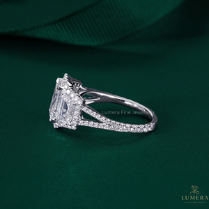 Anillo de Compromiso de Lujo con Diamante Cultivado en Laboratorio Color D, Corte Redondo, VVS2, Esmeralda, Topacio, Oro de 9k-18k, Certificado IGI - Product Image 2