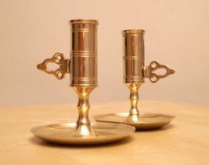 Support à bougie en laiton de qualité supérieure avec poignée, finition antique, porte-bougie conique pour la décoration de la maison, l'hôtellerie, la restauration, utilisation sur table - Product Image 2