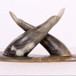 Pieza Decorativa de Cuerno Diseñada para el Hogar, la Oficina y la Recepción, Pieza de Cuerno Artesanal para Interiores de Primera Calidad - Product Image 1