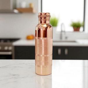 Botella de agua de cobre con acabado martillado, juego de recipientes para hidratación y bienestar, portátil, para viajes, diseño minimalista. - Product Image 2