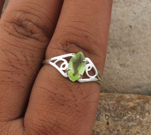 Bague de mariage classique en péridot naturel, argent sterling 925, pierre précieuse de naissance ronde simple pour femmes, vente en gros - Product Image 3