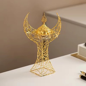 Brûleur d'encens en métal doré avec couvercle en dôme orné, support décoratif artisanal pour aromathérapie, utilisation toute saison - Product Image 4