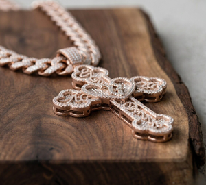 Collier pendentif croix en moissanite créée en laboratoire plaqué or rose style hip-hop avec chaîne cubaine pour homme - Product Image 4