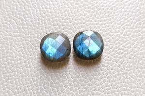 Paire de cabochons en labradorite facettée, motif coussin, avec éclat bleu, pour boucles d'oreilles, pendentifs et bijoux, 14 mm - Product Image 6