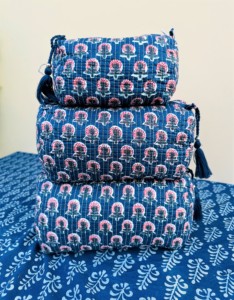 Lot de 3 trousses de toilette en gros, pochettes de maquillage matelassées faites à la main en Inde, pochettes de toilette imprimées au tampon - Product Image 1