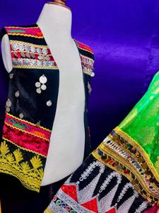 Vestido corto afgano hecho a mano con borlas multicolor, incrustaciones de espejos intrincadas y auténtico patrón tribal Kuchi. - Product Image 3